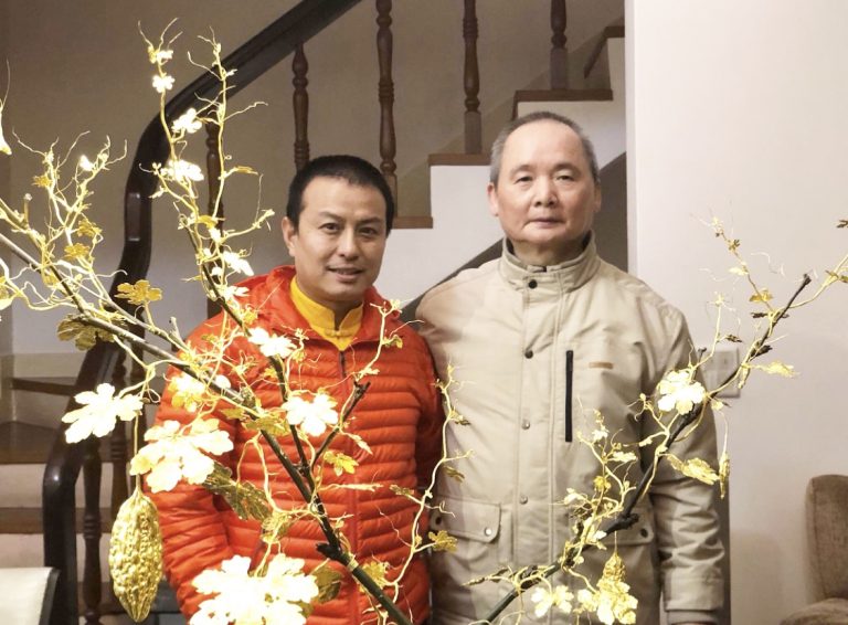 His Eminence Khentrul Thokmeth Rinpoche met Mr.Wu Ching(gold sculptor)