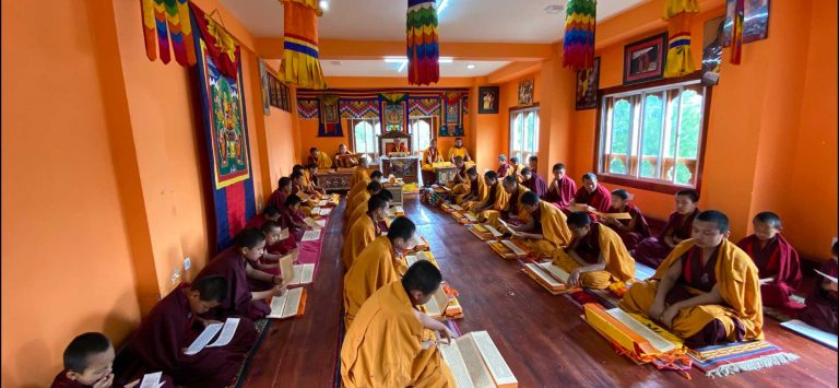 Tengyur+Kangyur / Chanting by Khentrul Dorje Thokmeth Rinpoche from 8/22 to 8/28
