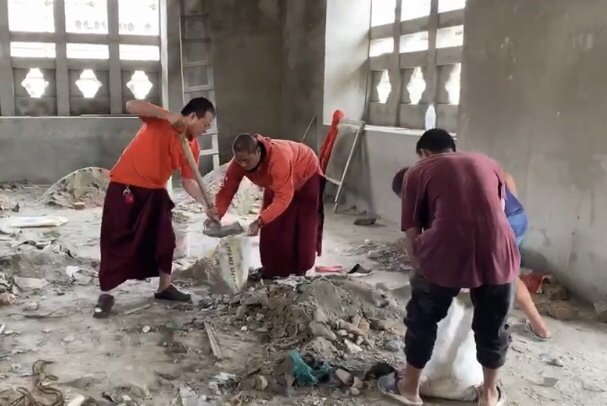 Khentrul Thogme Rinpoche builds the Buddhist temple in Bhutan.