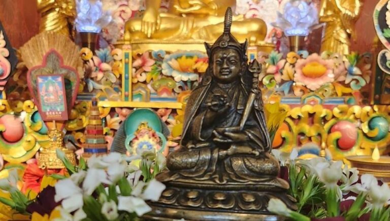 Tsok offering to Guru Rinpoche 